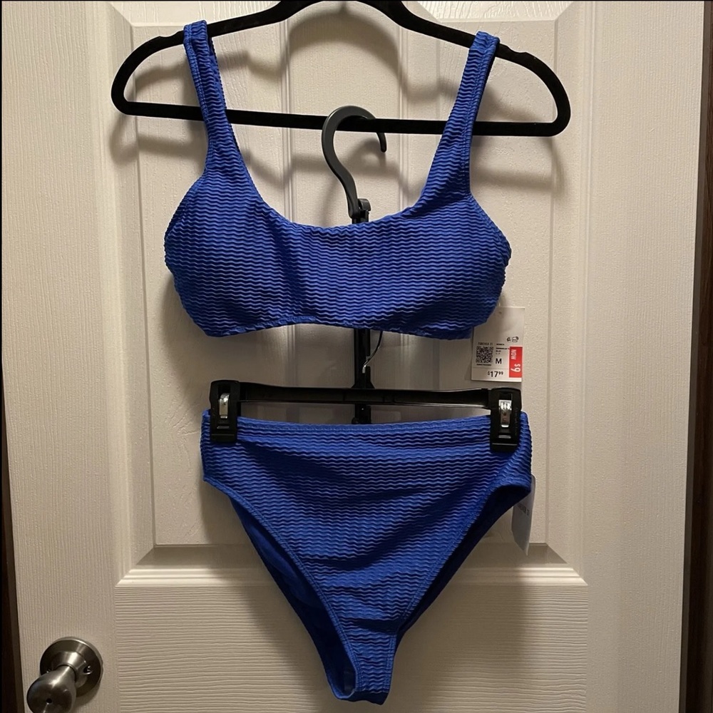 NWT: Women’s Size Medium Blue Bikini Set with High Waisted Bottoms by Forever 21